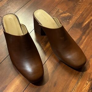 Nisolo Women's Chestnut Leather Mules